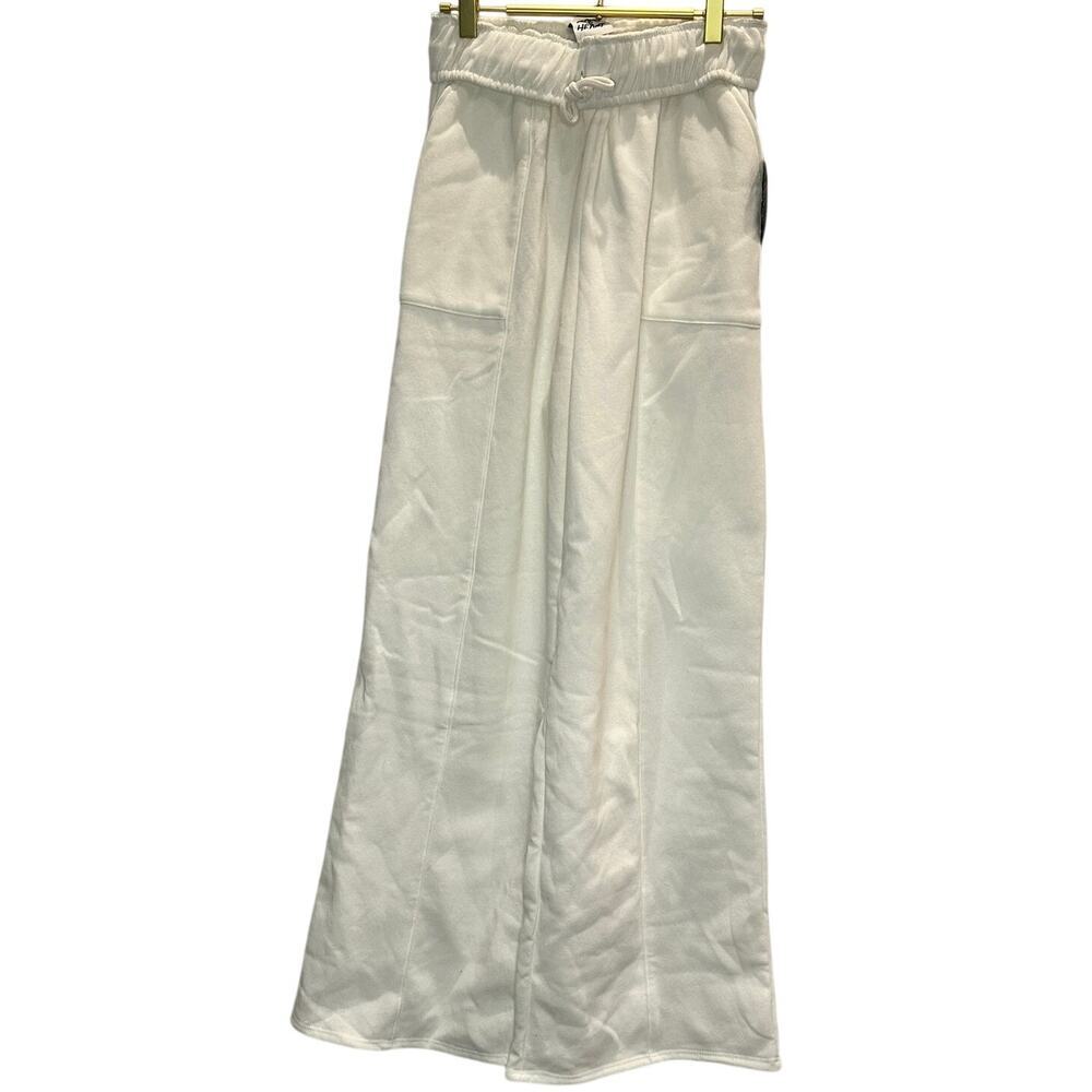 Planet Heart – Cozy Shop Wide-Leg Sweatpants – Egret – Medium